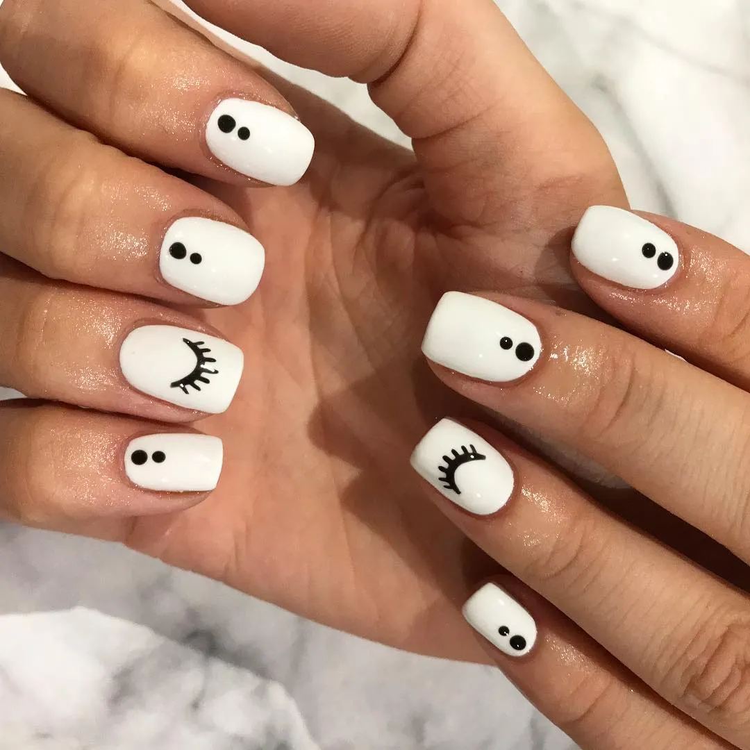 black-and-white-nails_lucyjanesbeauty_10-1.webp