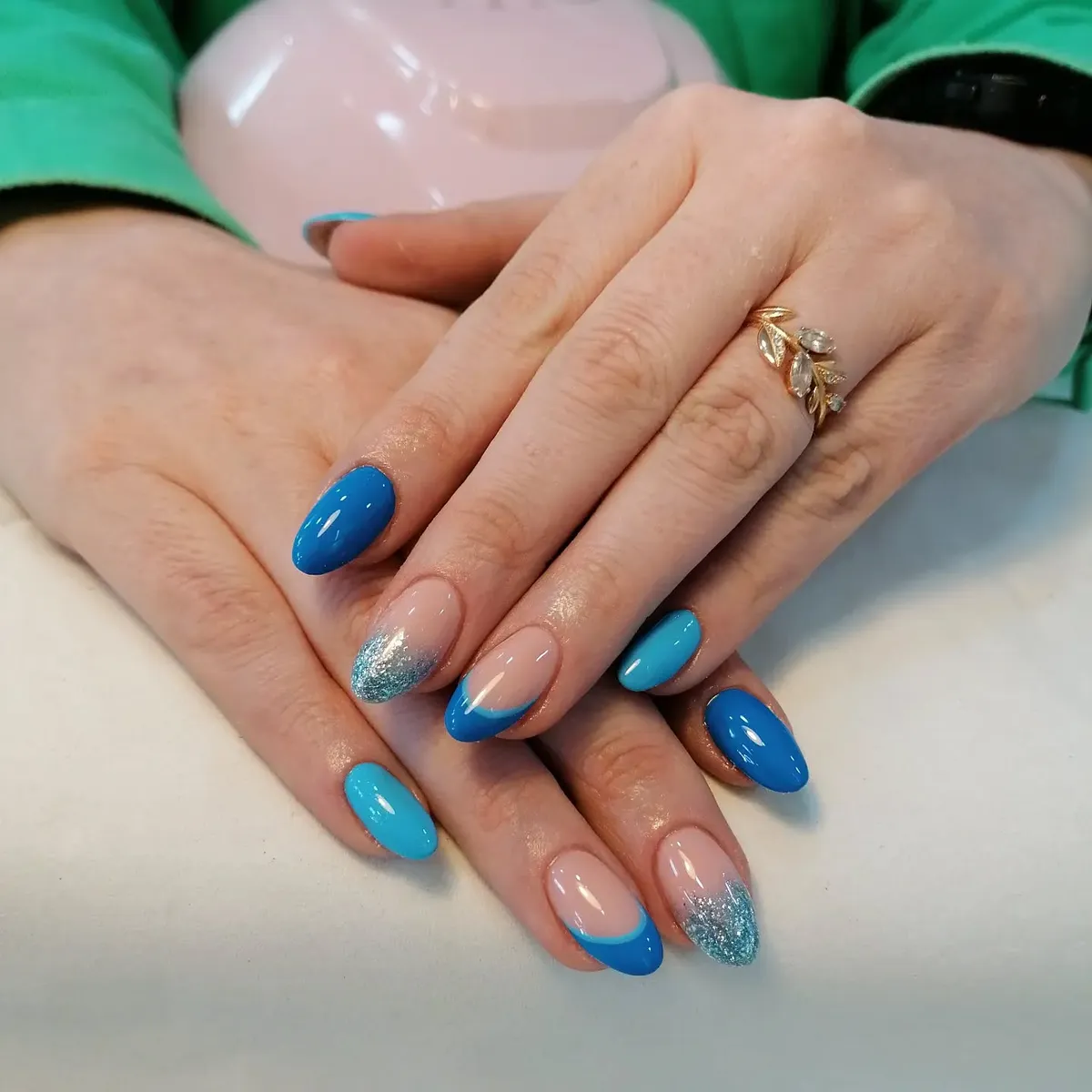 blue-gel-nails_nailsbyguoda_4.webp
