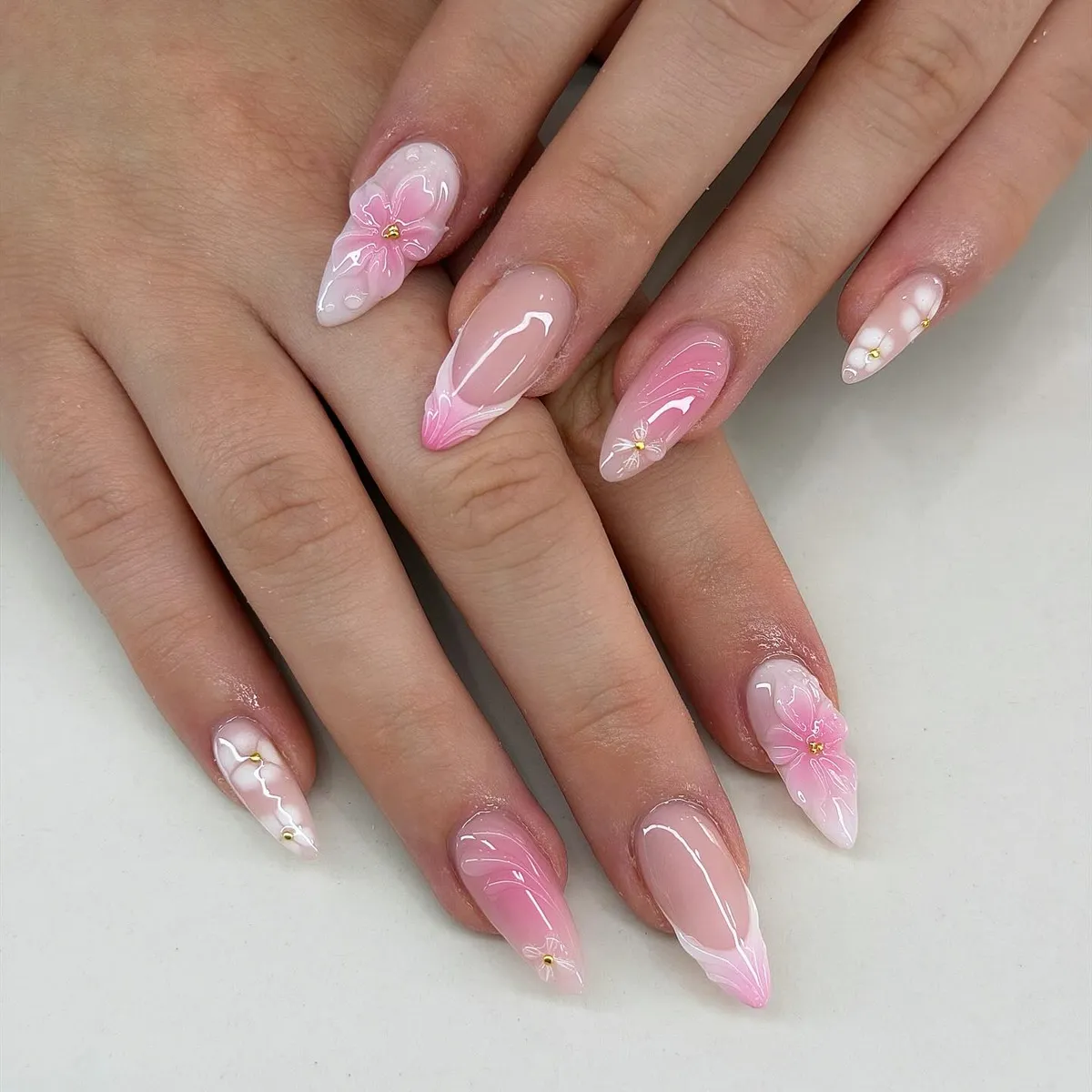 pink-and-white-nails_linz_nailslux8_12.webp