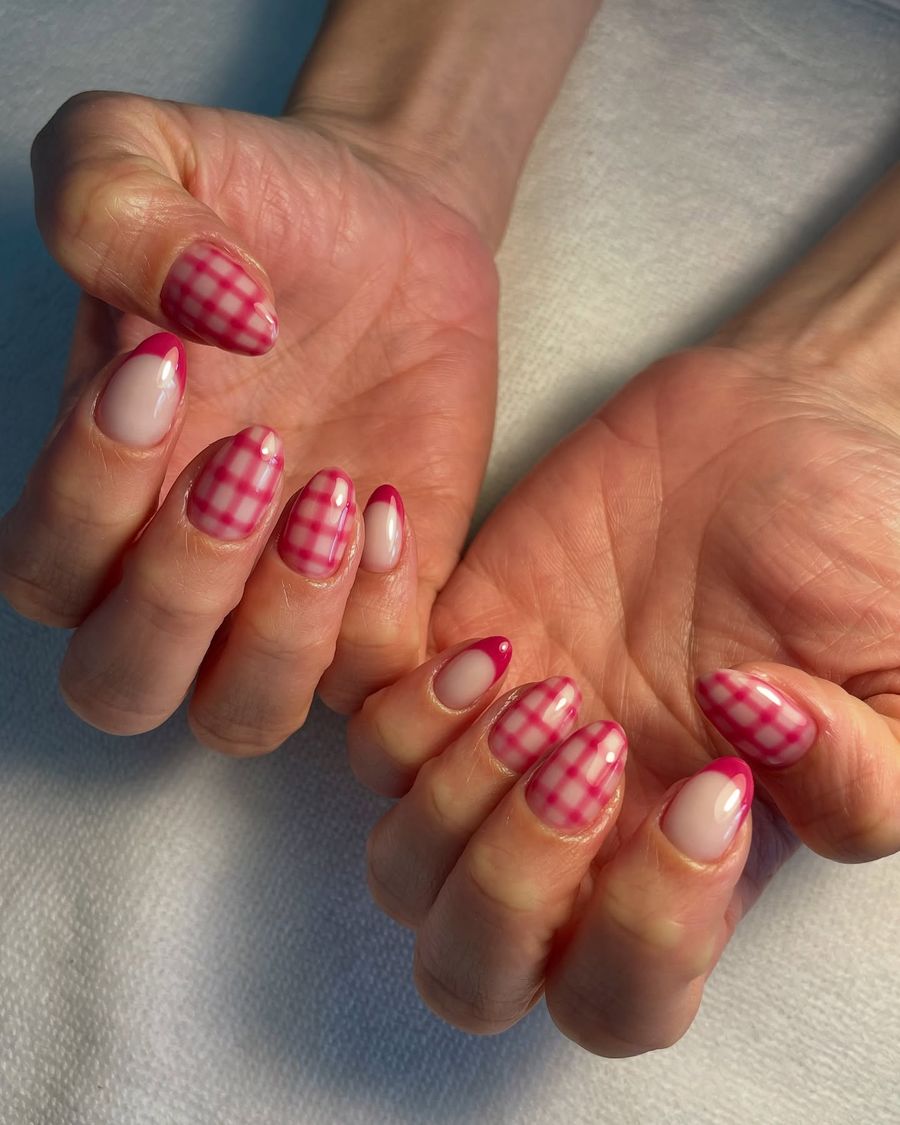 short-pink-nails_femmenaills_11.jpg