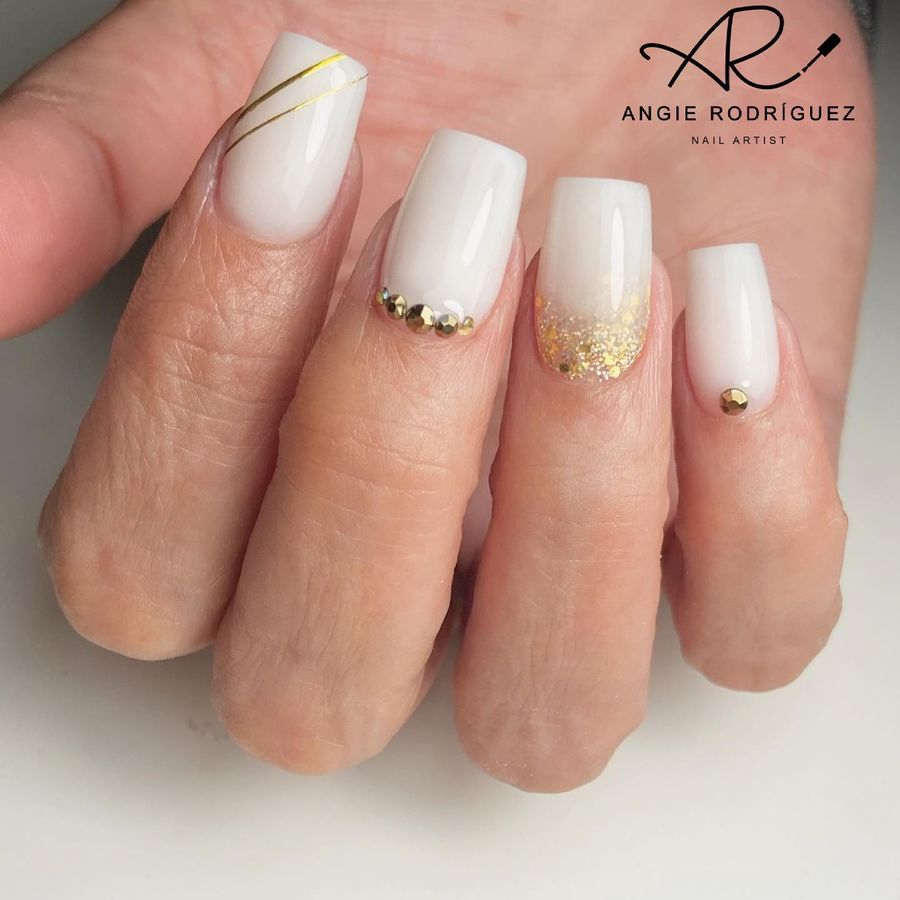 white-and-gold-nails_angieslovinailspa_19.jpg