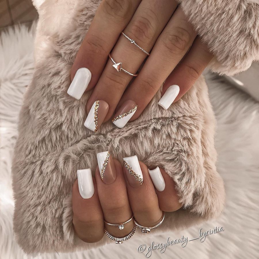 white-and-gold-nails_glossyglow_bycintia_2.jpg