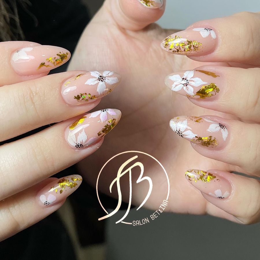 white-and-gold-nails_salon_bet_ina_10.jpg