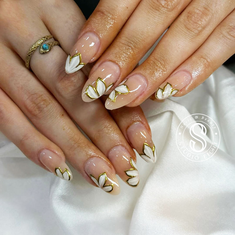 white-and-gold-nails_studio8.nottingham_13.jpg