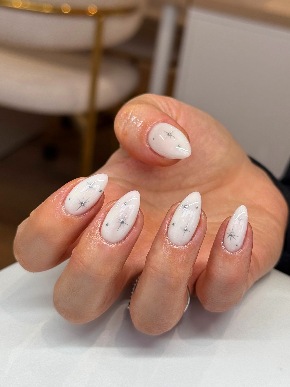 white-nails-with-designs_byoliviacalder_3.jpg