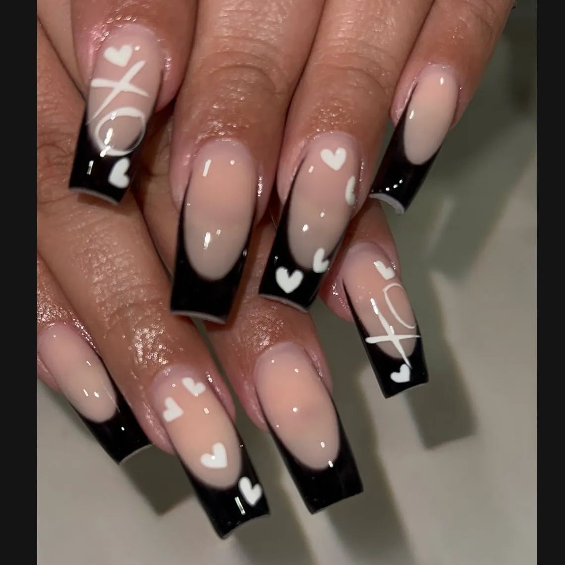 Black-French-Tip-Nails__nailkorner__2.webp