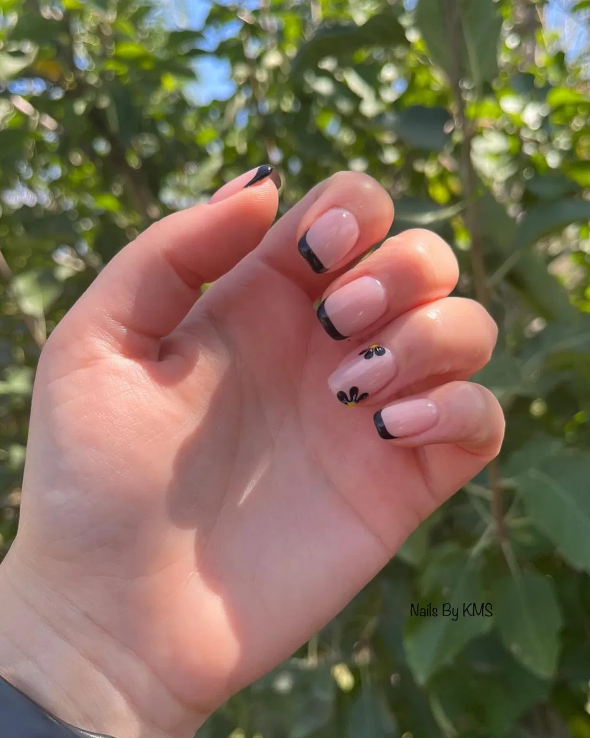 Black-French-Tip-Nails_nailsbykms_19.webp