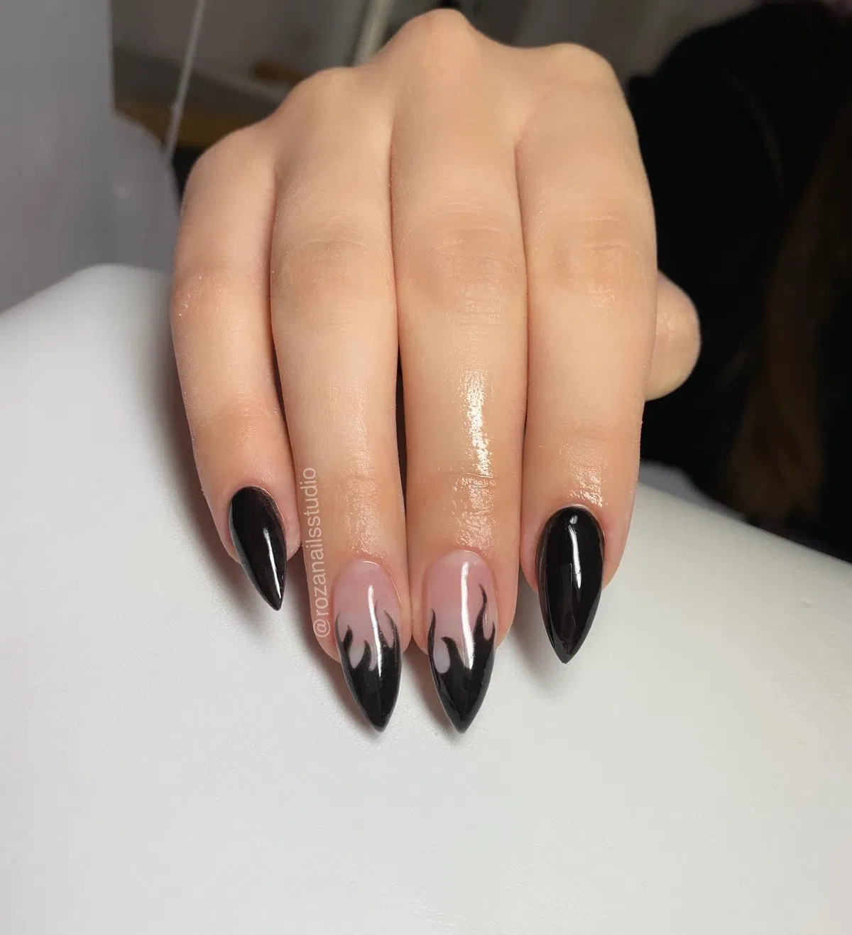 Black-Nails_rozanailsstudio_9.webp
