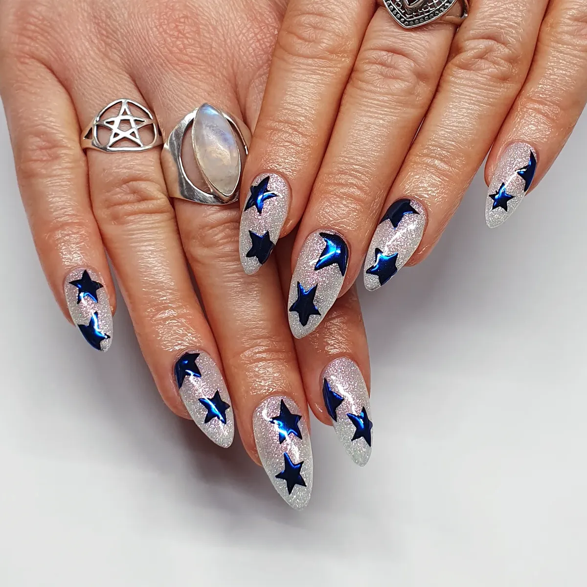 Chrome-Nails_pineapplegelnailss_17.webp
