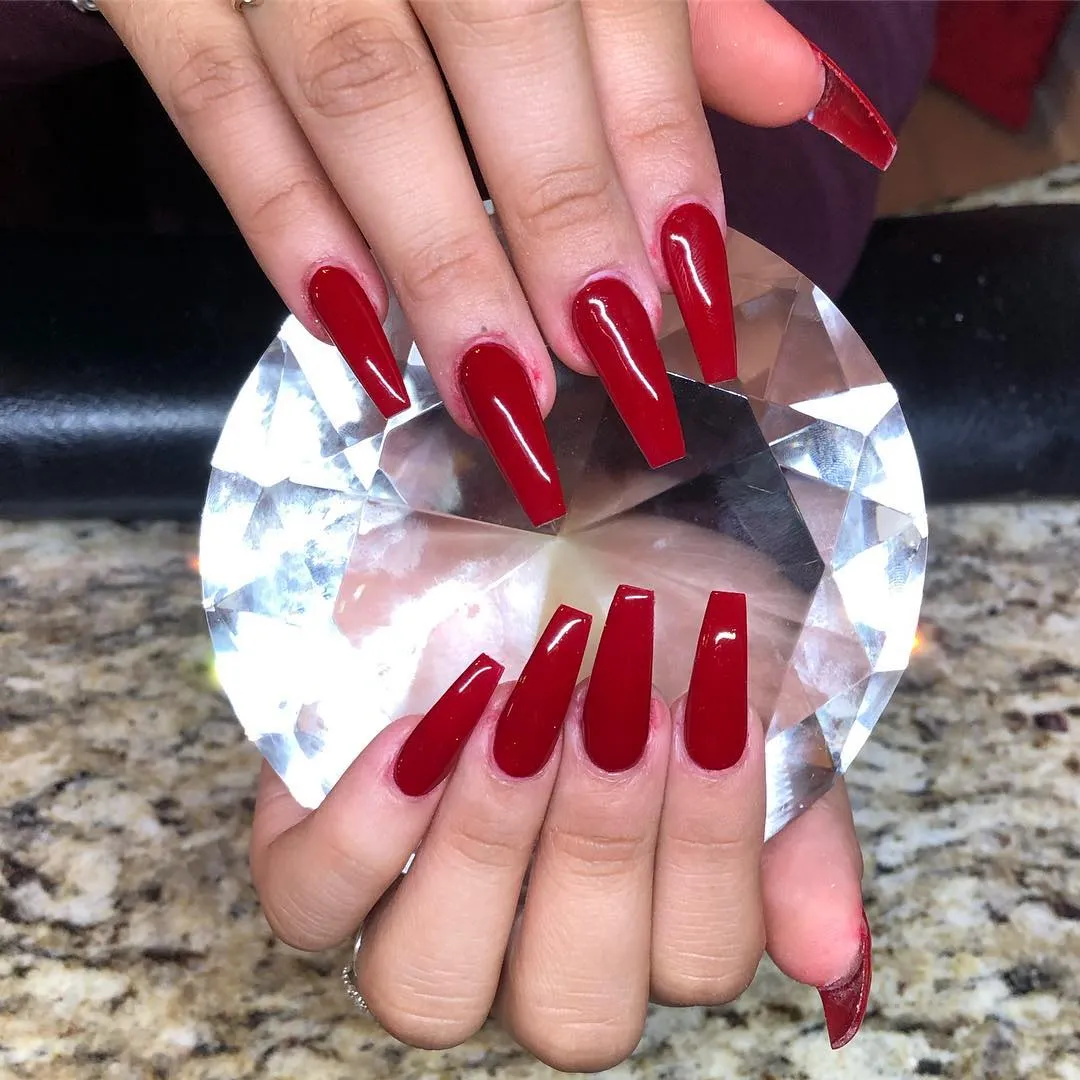 Red-coffin-nails_rochanails_10.webp