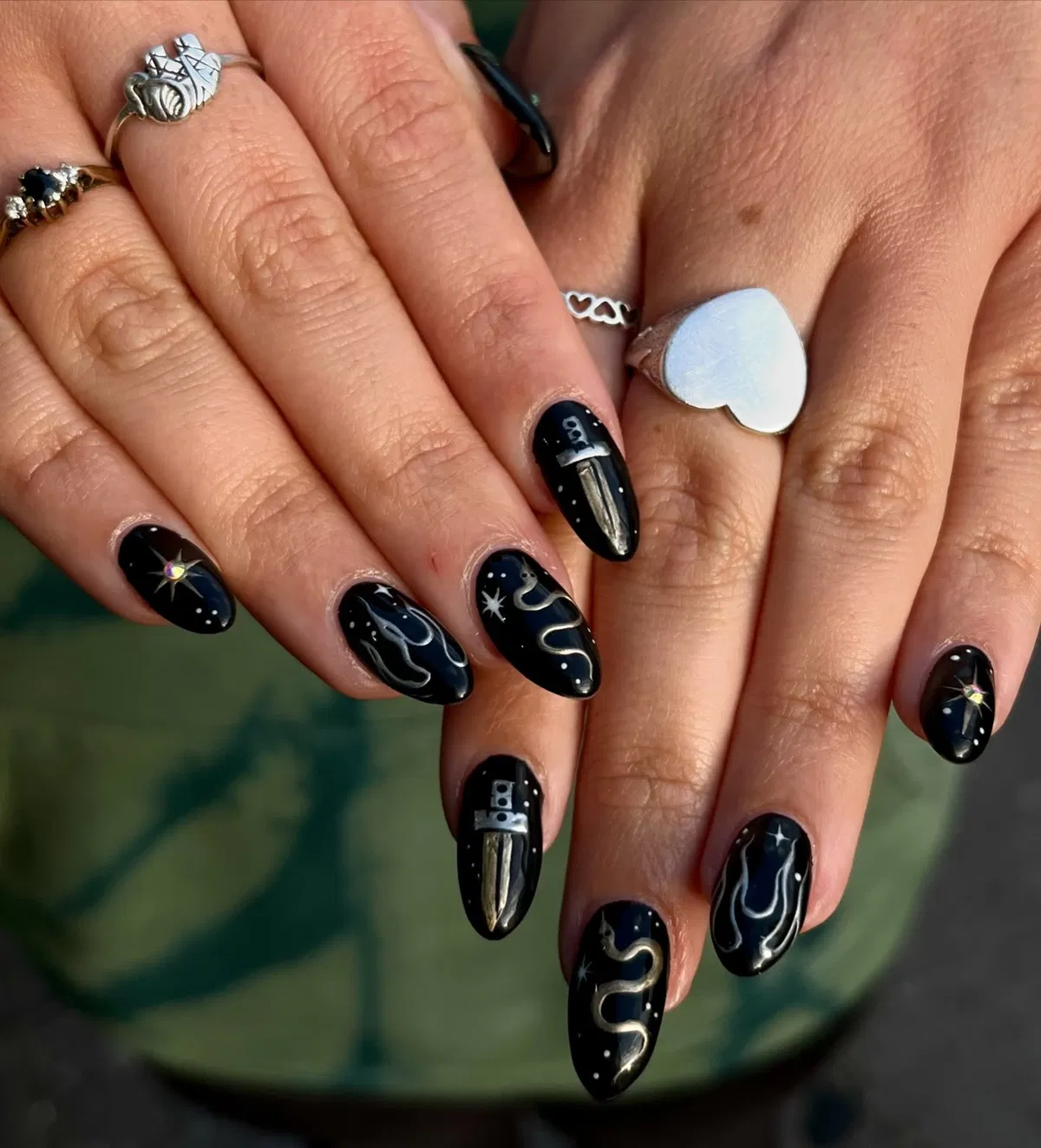 black-chrome-nails_blackbox_nailcraft_7.webp