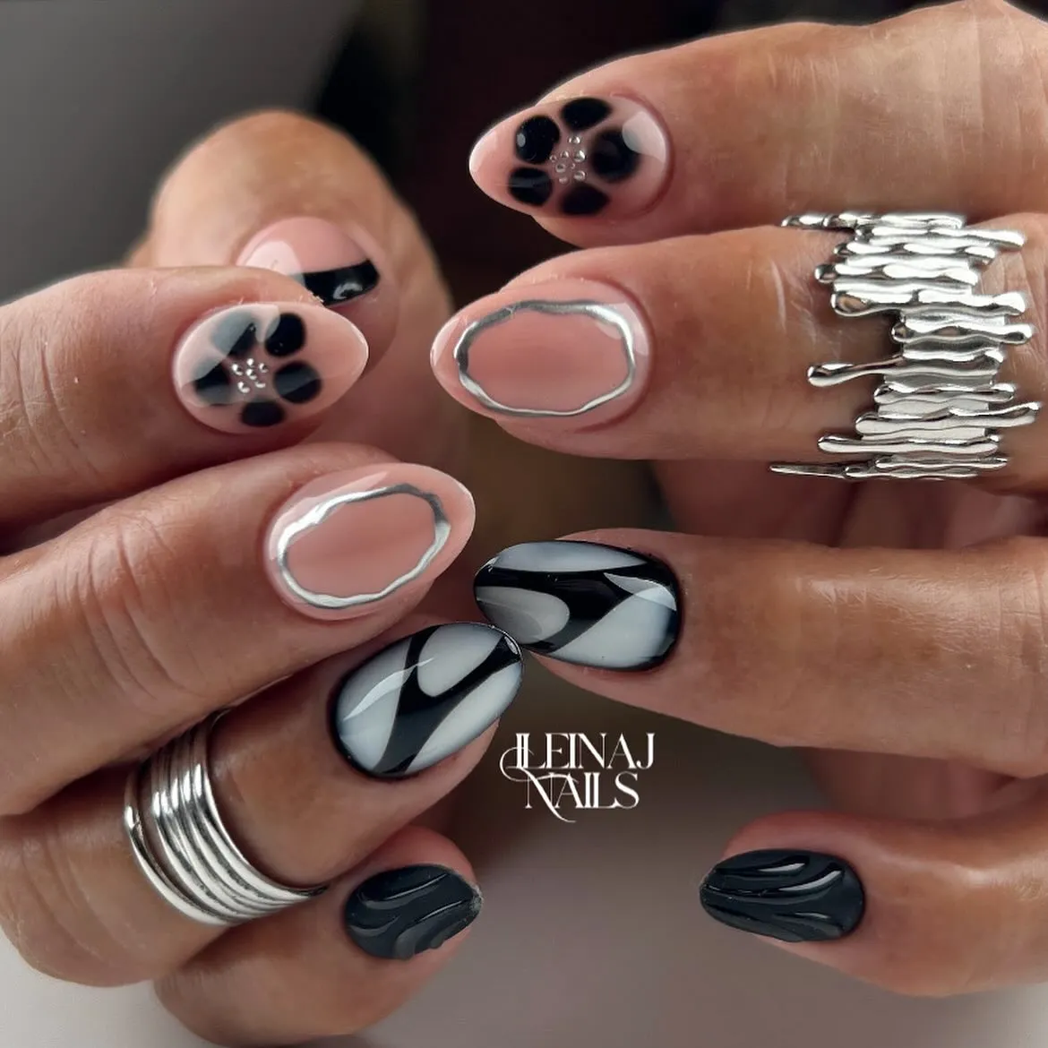 black-gel-nails_ileinaj.nails_10.webp