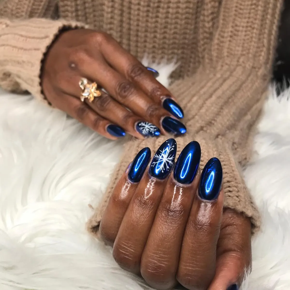 blue-nails_ajaysbeautystudio_13.webp