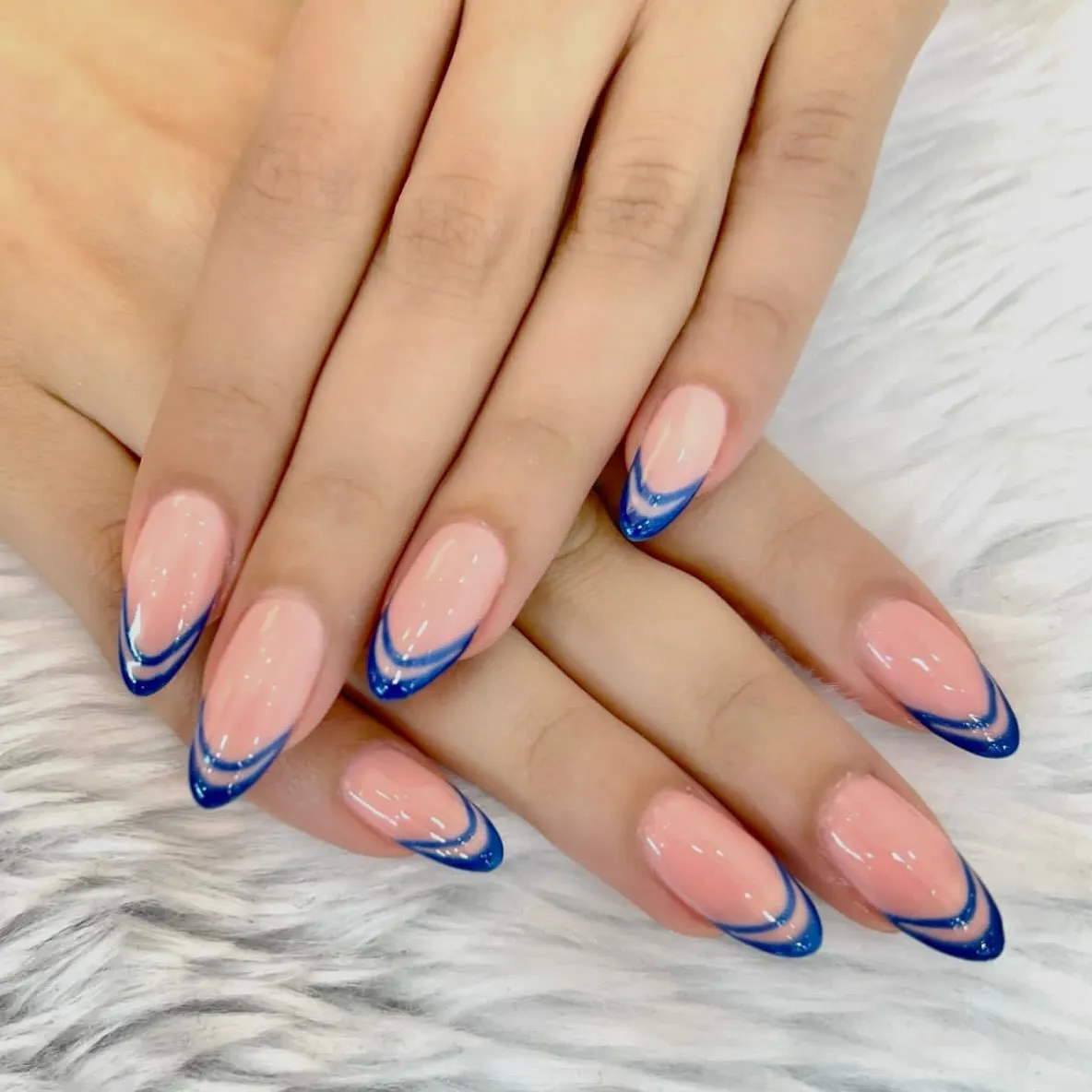 blue-nails_pinklinebeauty_7.webp