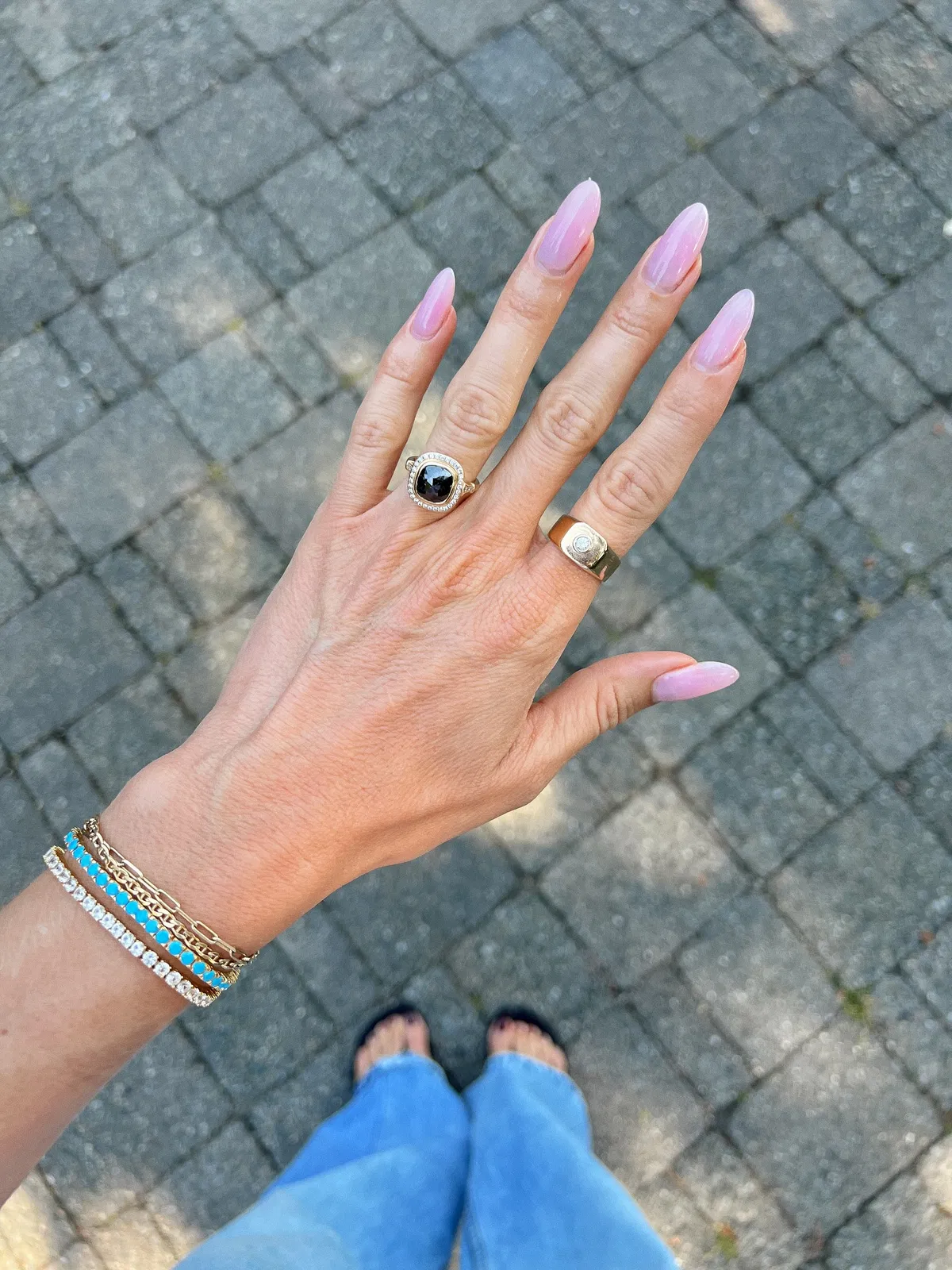 nude-pink-nails_theaugustdiaries_12.webp