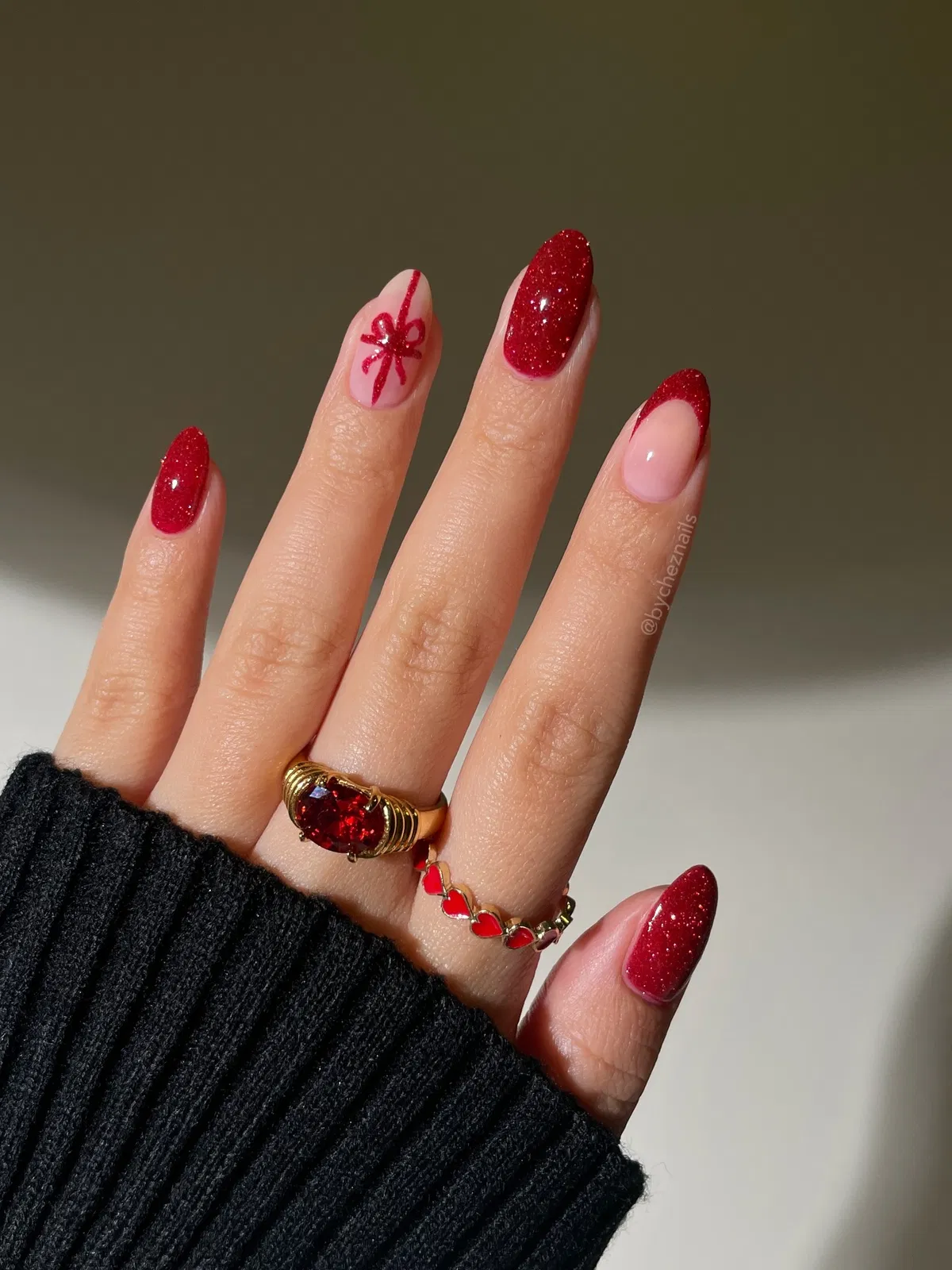 red-glitter-nails_bycheznails_7.webp