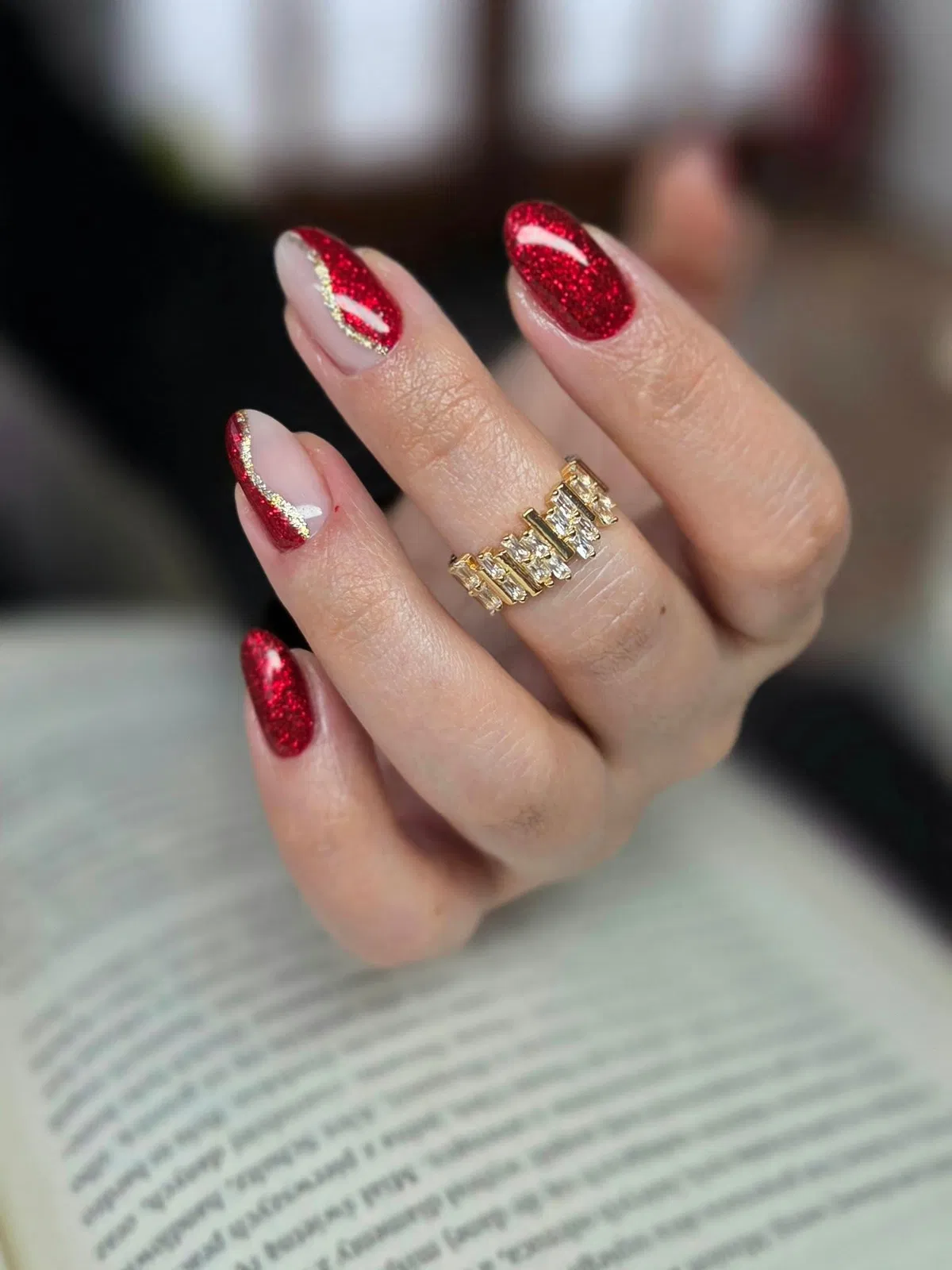 red-glitter-nails_dabkowska.stylizacjapaznokci_1.webp