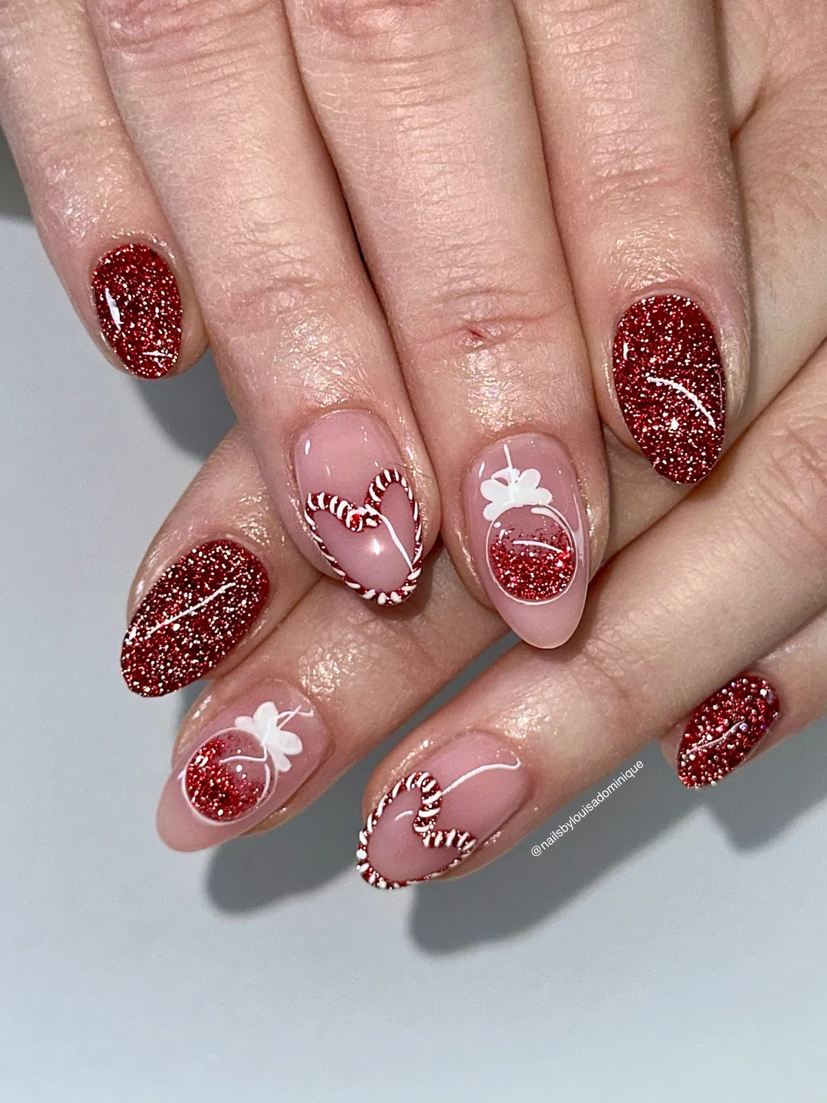 red-glitter-nails_nailsbylouisadominique_15.webp