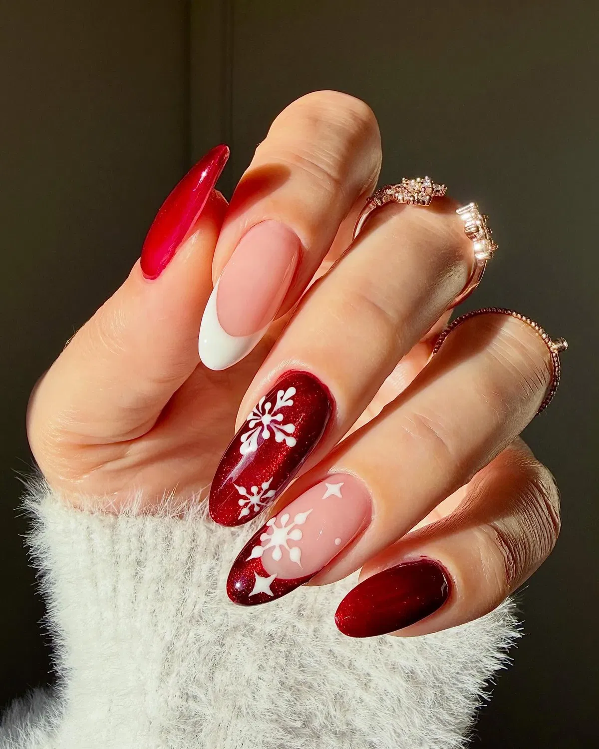 red-prom-nails_artdecom_10.webp