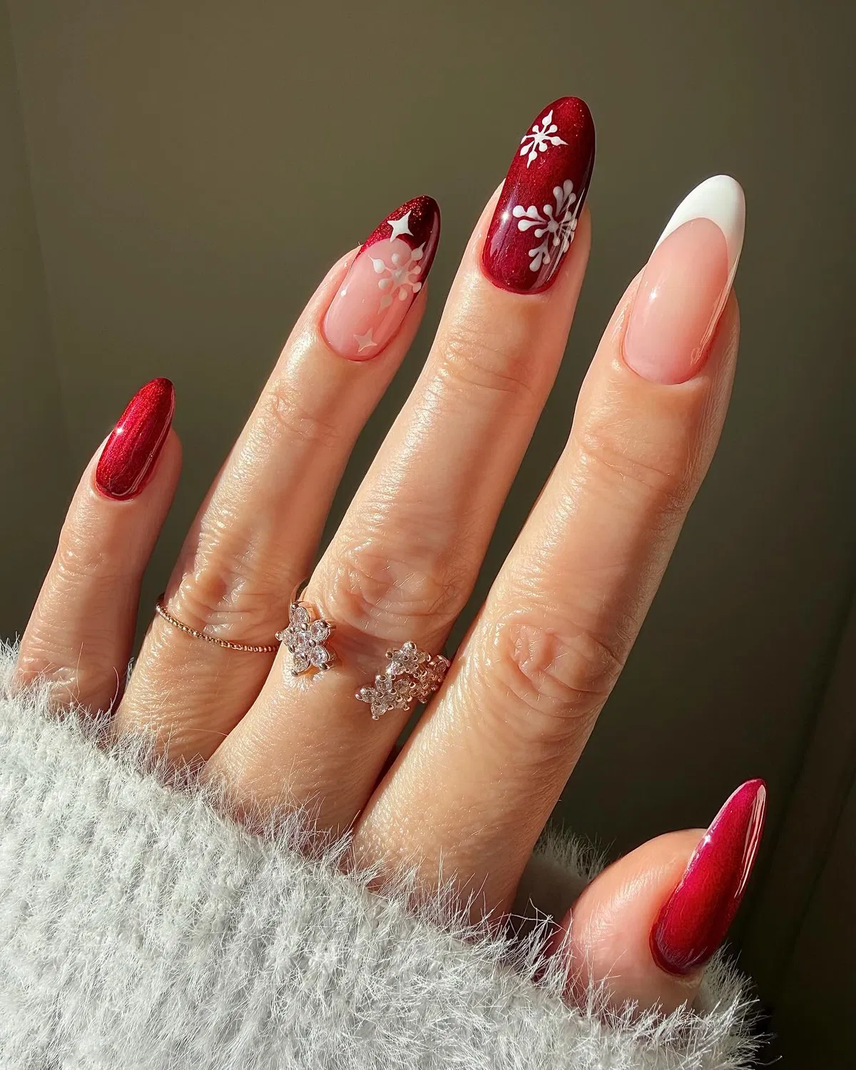 red-prom-nails_artdecom_9.webp
