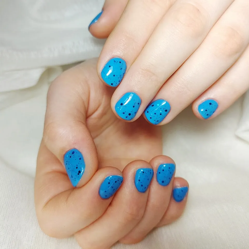 short-blue-nails_andreeadorin_5.webp