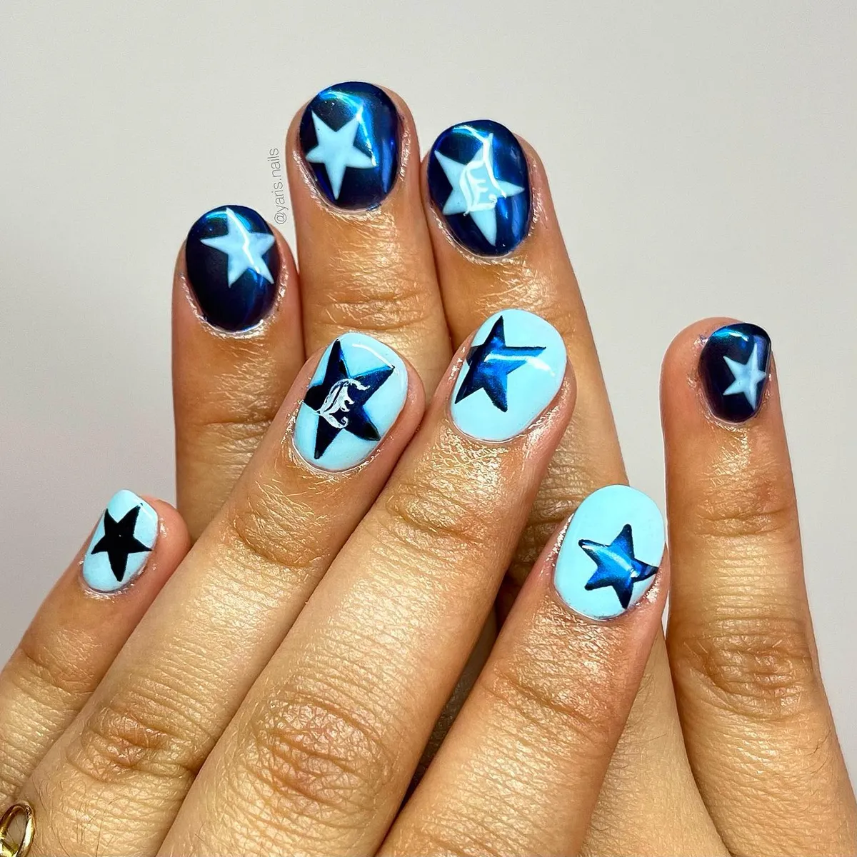 short-blue-nails_yaris.nails_4.webp