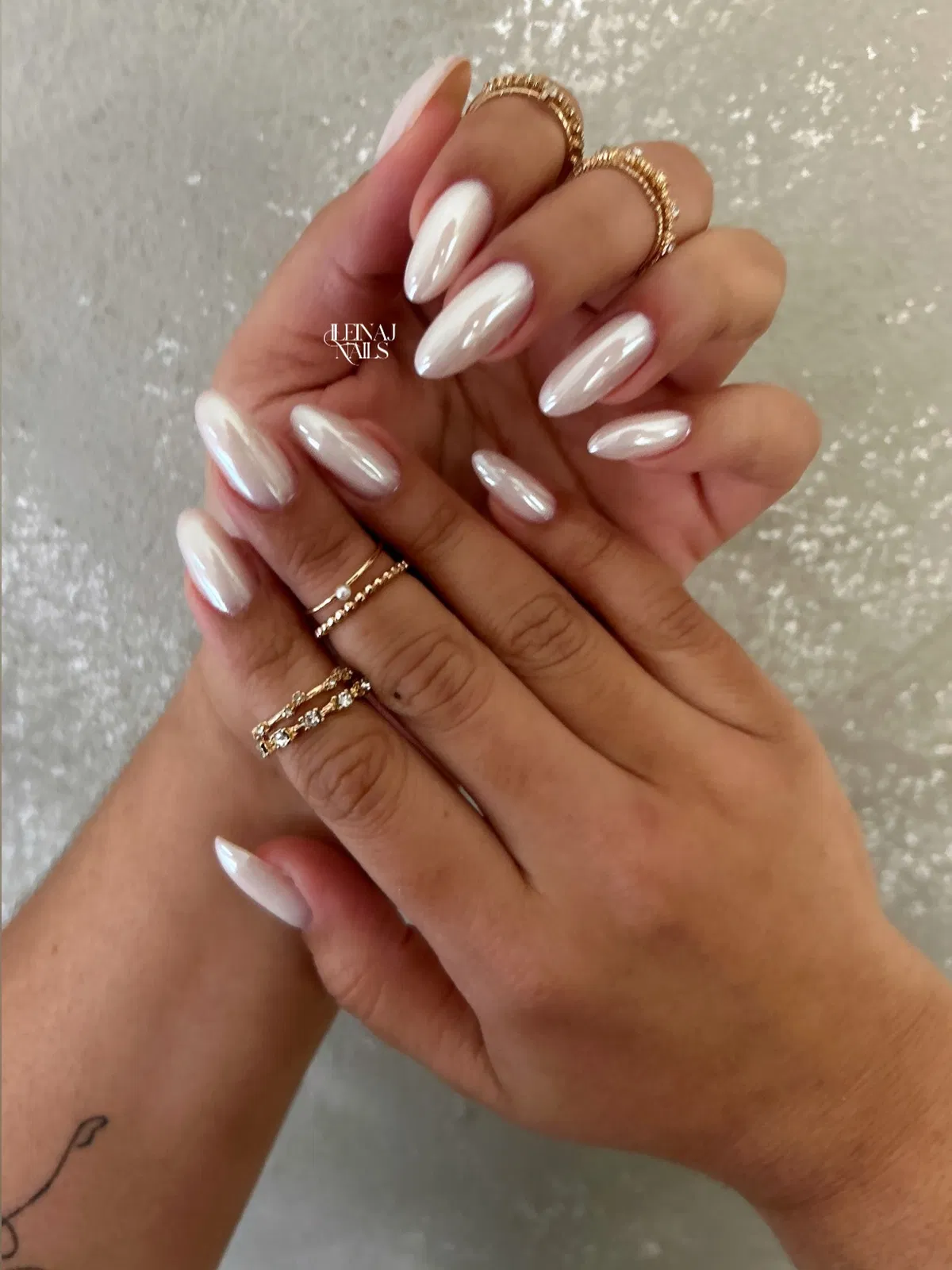 white-nail-_ileinaj.nails_6.webp