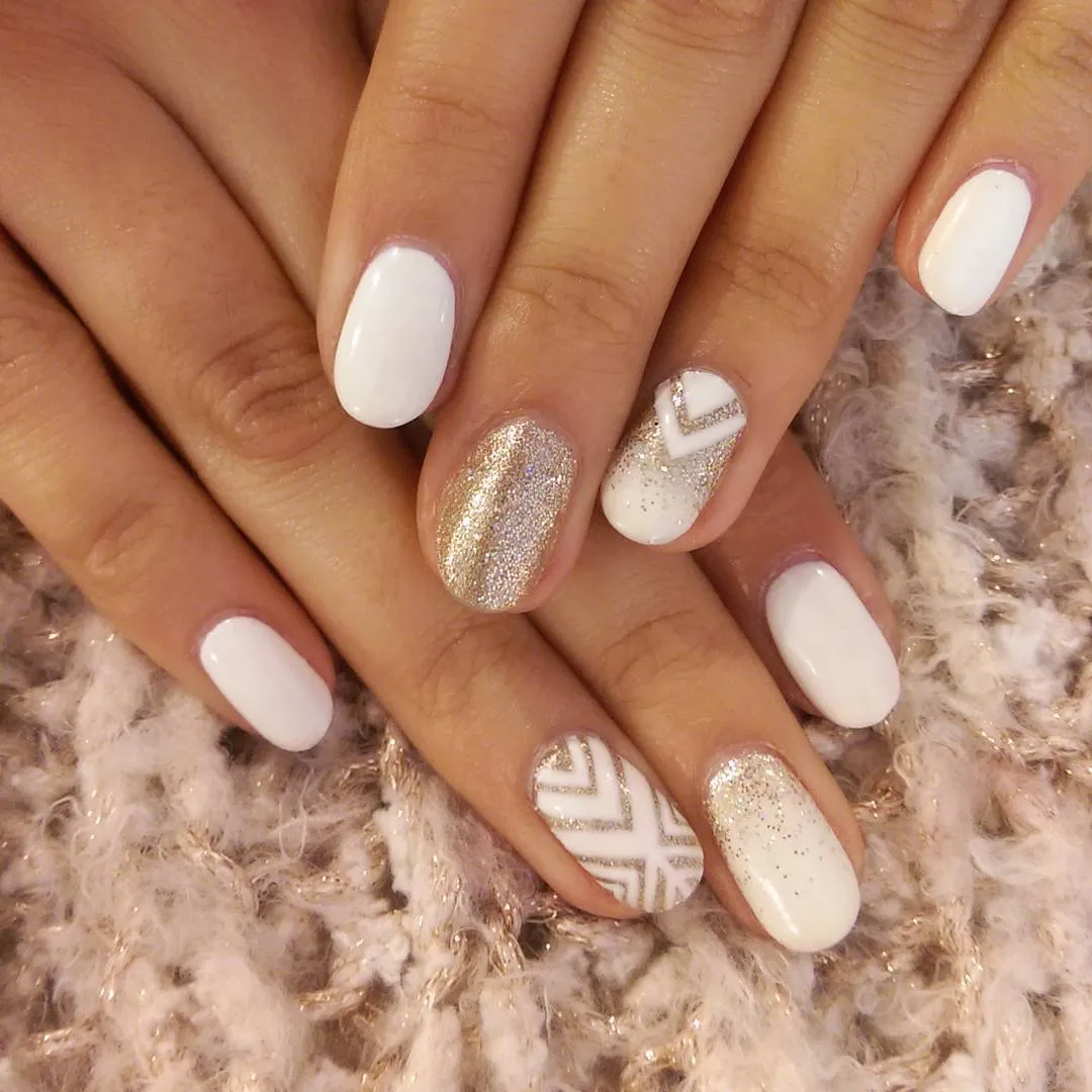 white-nail-_truetonesstudio_17.webp
