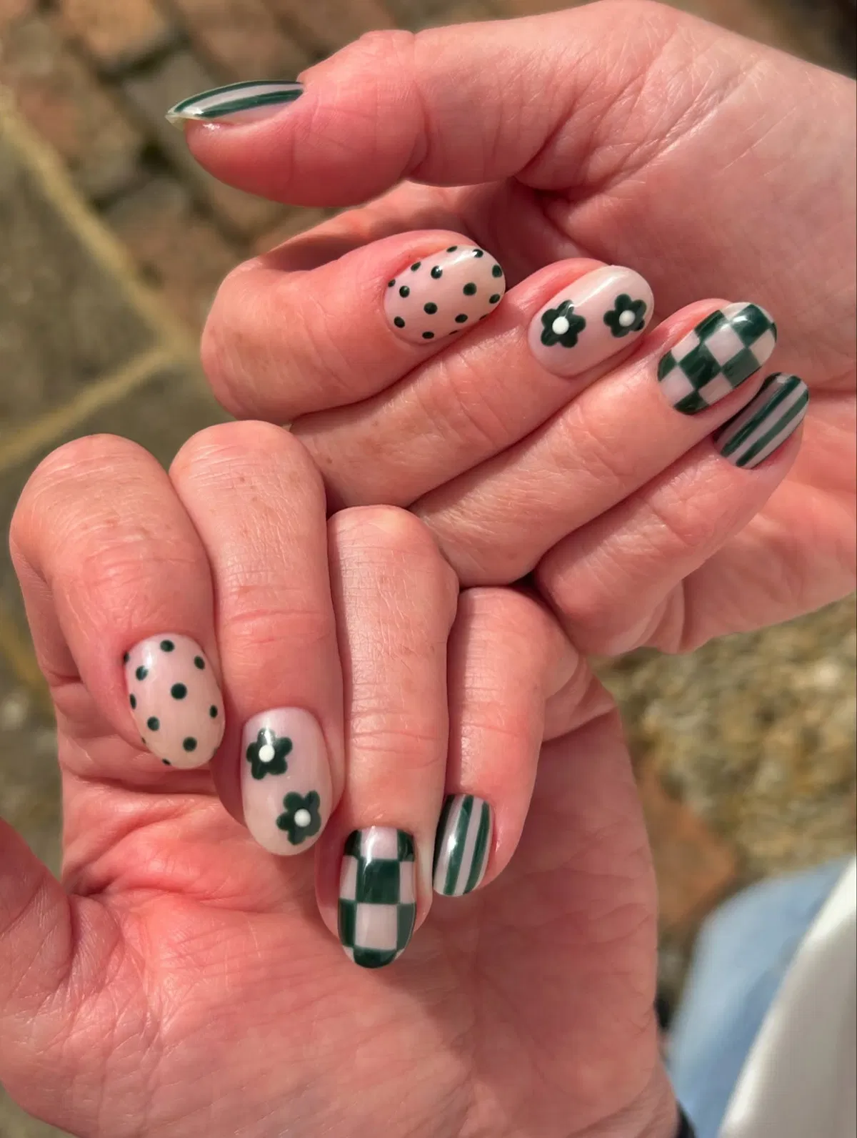 Dark-Green-Nails__h.collective_1.webp