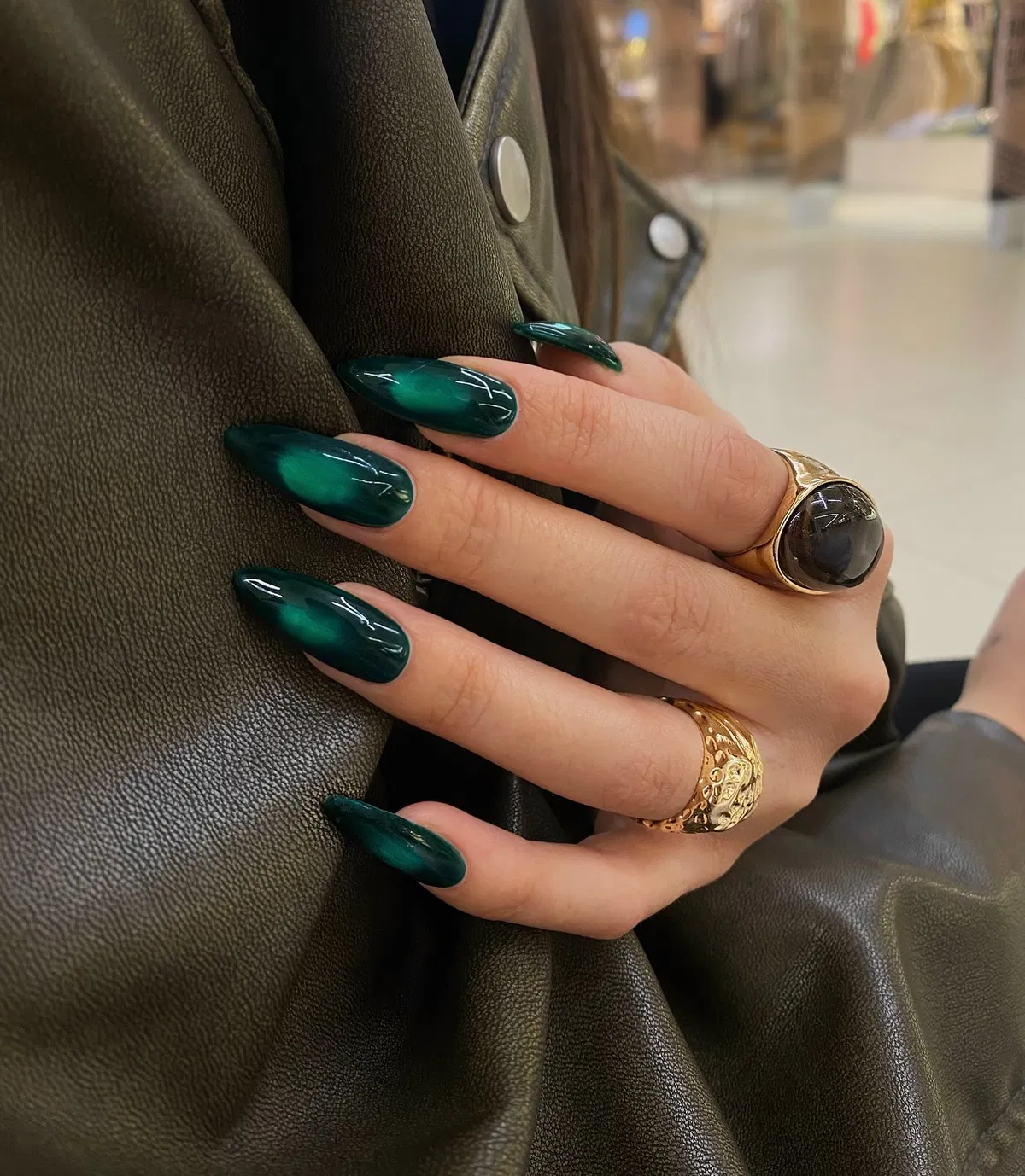 Dark-Green-Nails_lindandrecajj_6.webp