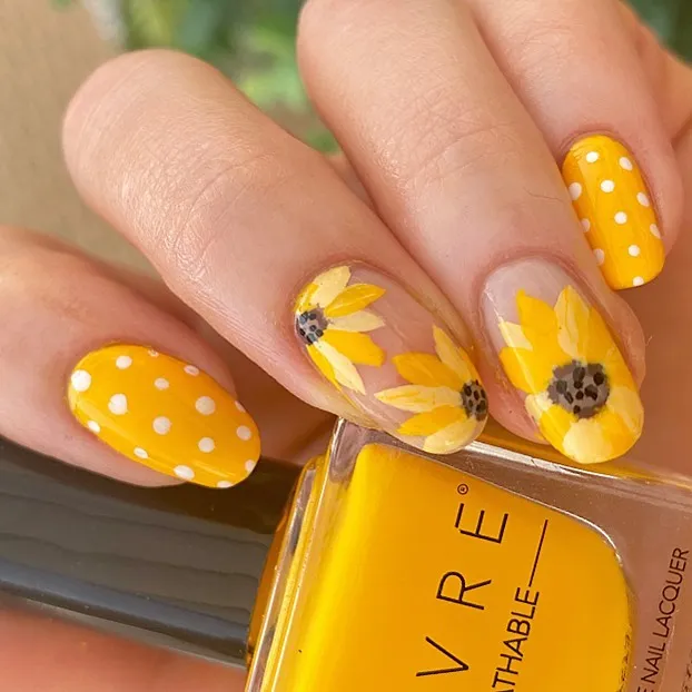 Sunflower-Nails_karebeauty__6.webp