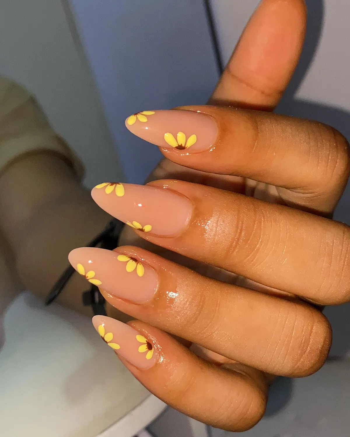 Sunflower-Nailsnailsbyaugust_12.webp
