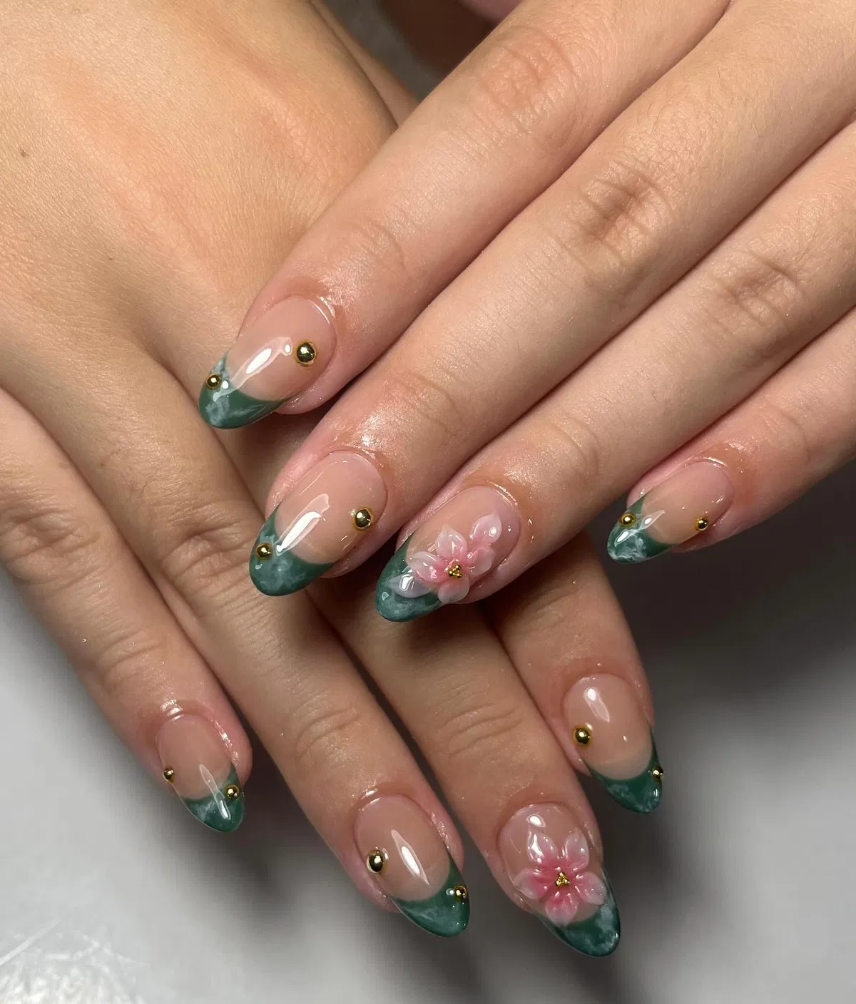 emerald-green-nails_ashari.bali_3.webp