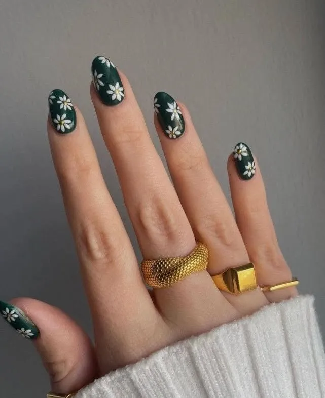 emerald-green-nails_riaana_nail_art_studio_12.webp