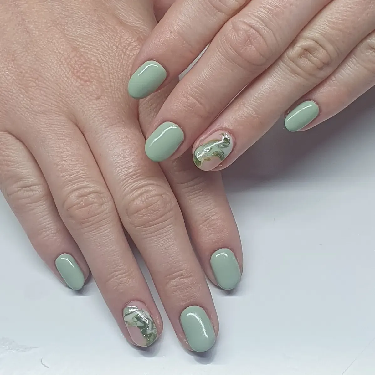 sage-green-nails_little_moon_nails_1.webp