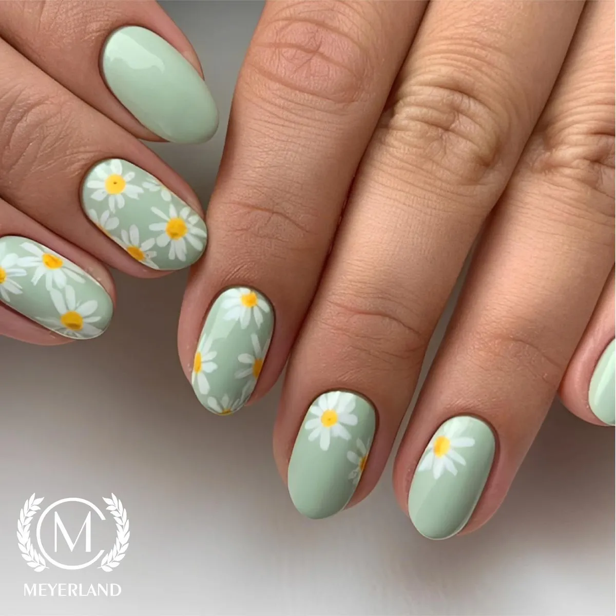 sage-green-nails_milanonailspameyerland_19.webp