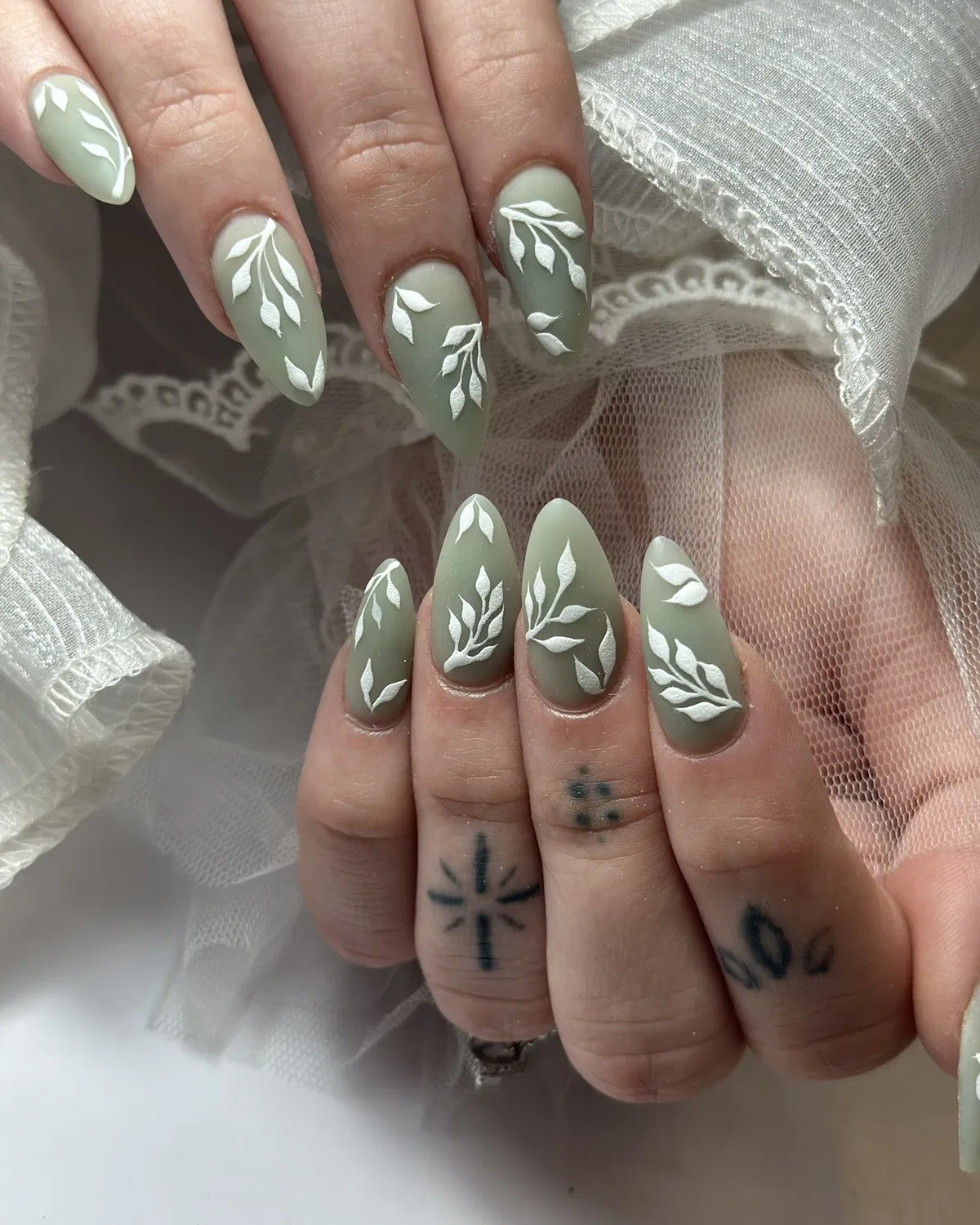 sage-green-nails_theartnails_jax_18.webp