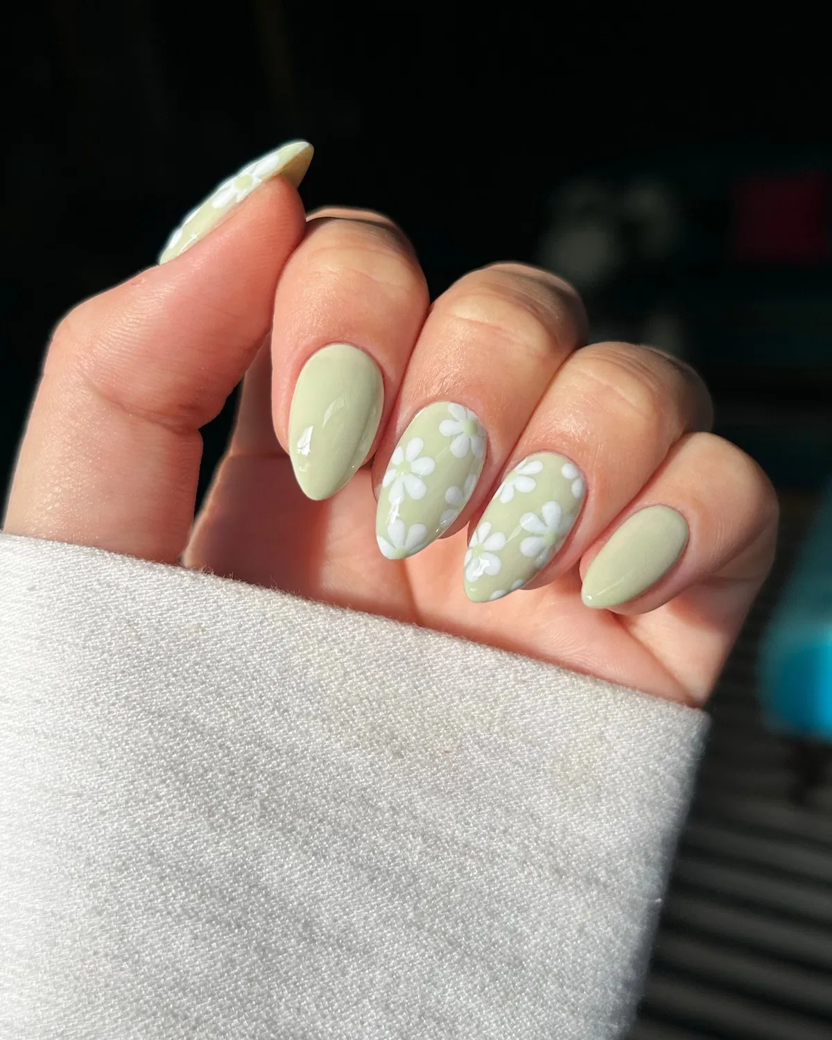 sage-green-nails_thenaillologist_16.webp