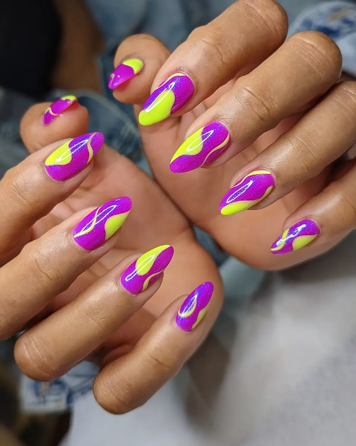 Bright-Summer-Nails_beautopia_serena_14.webp