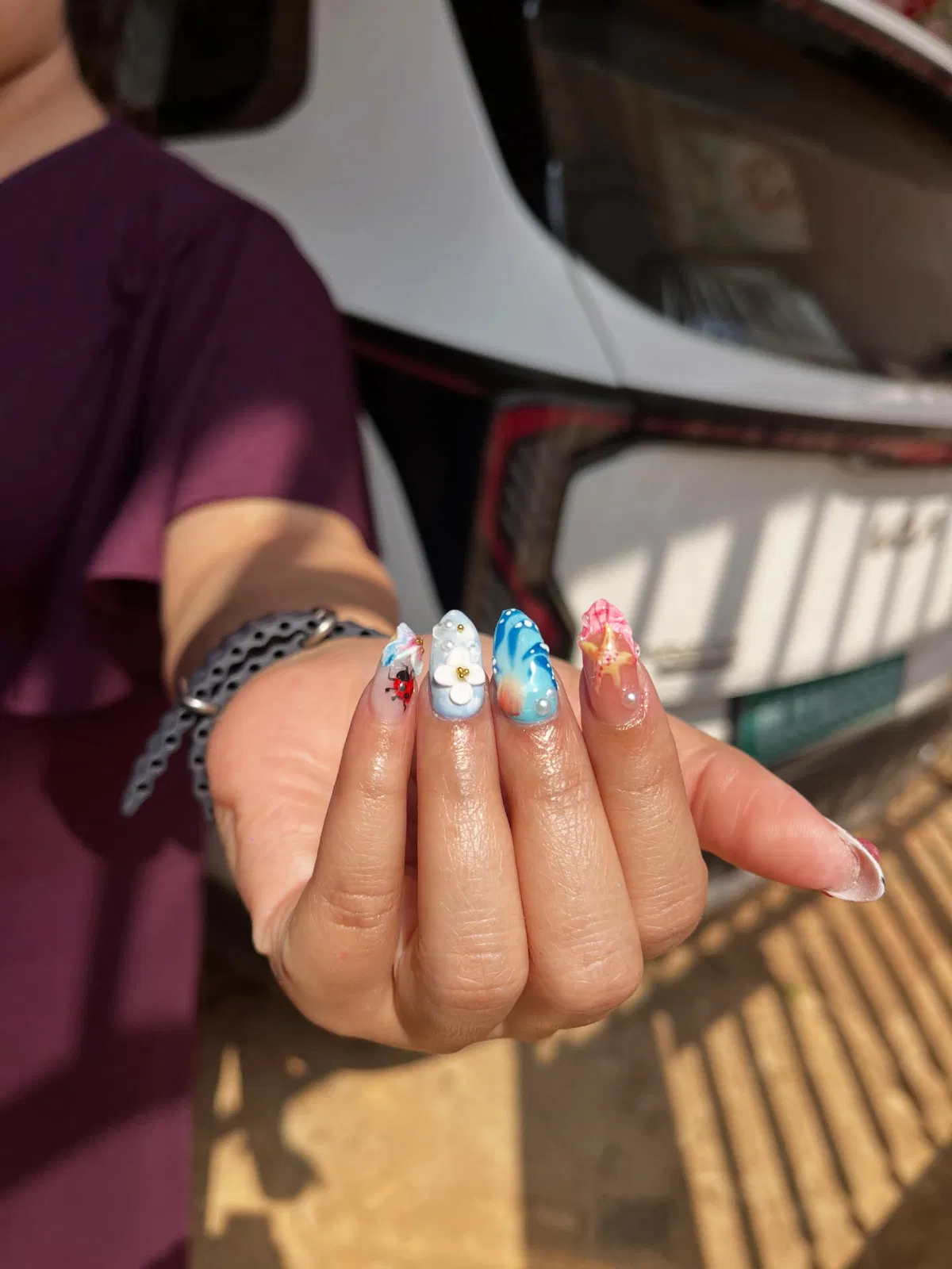 Bright-Summer-Nails_dswapan181_15.webp