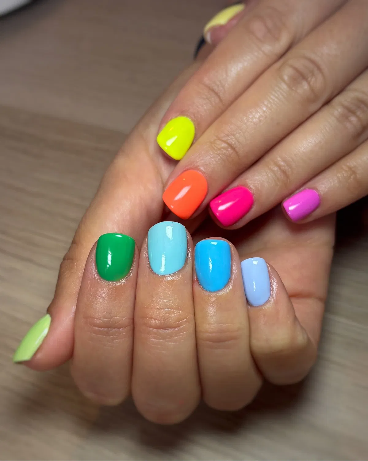 Bright-Summer-Nails_jessmoorenaildesign_8.webp