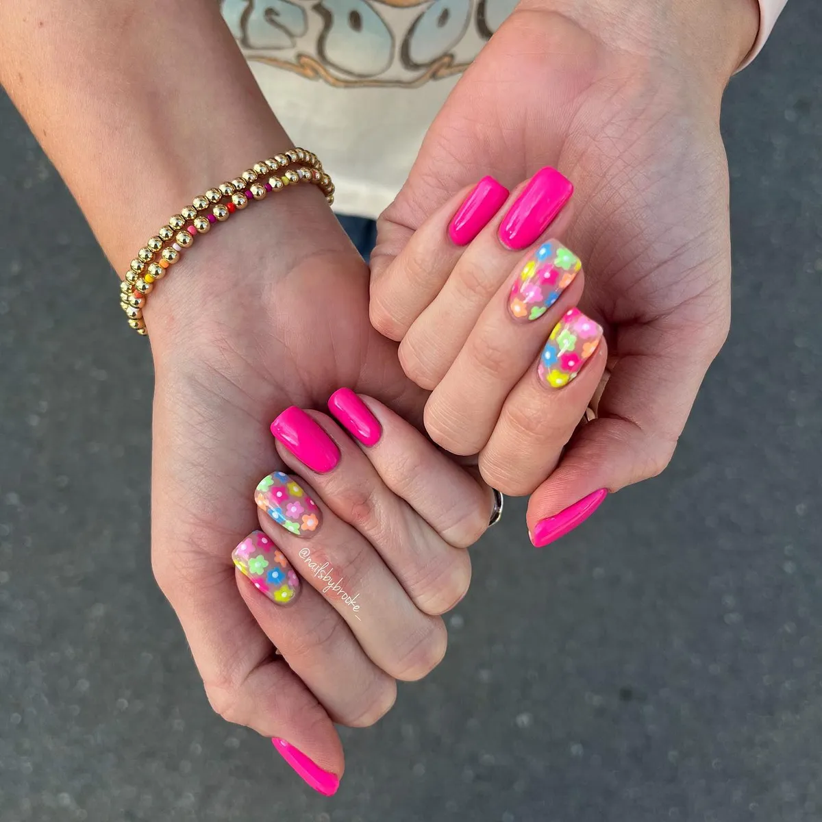 Bright-Summer-Nails_nailsbybrooke__1.webp