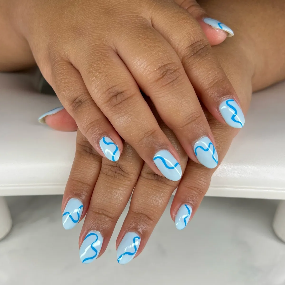 blue-summer-nails_aleida_pinkmoonmanis_8.webp