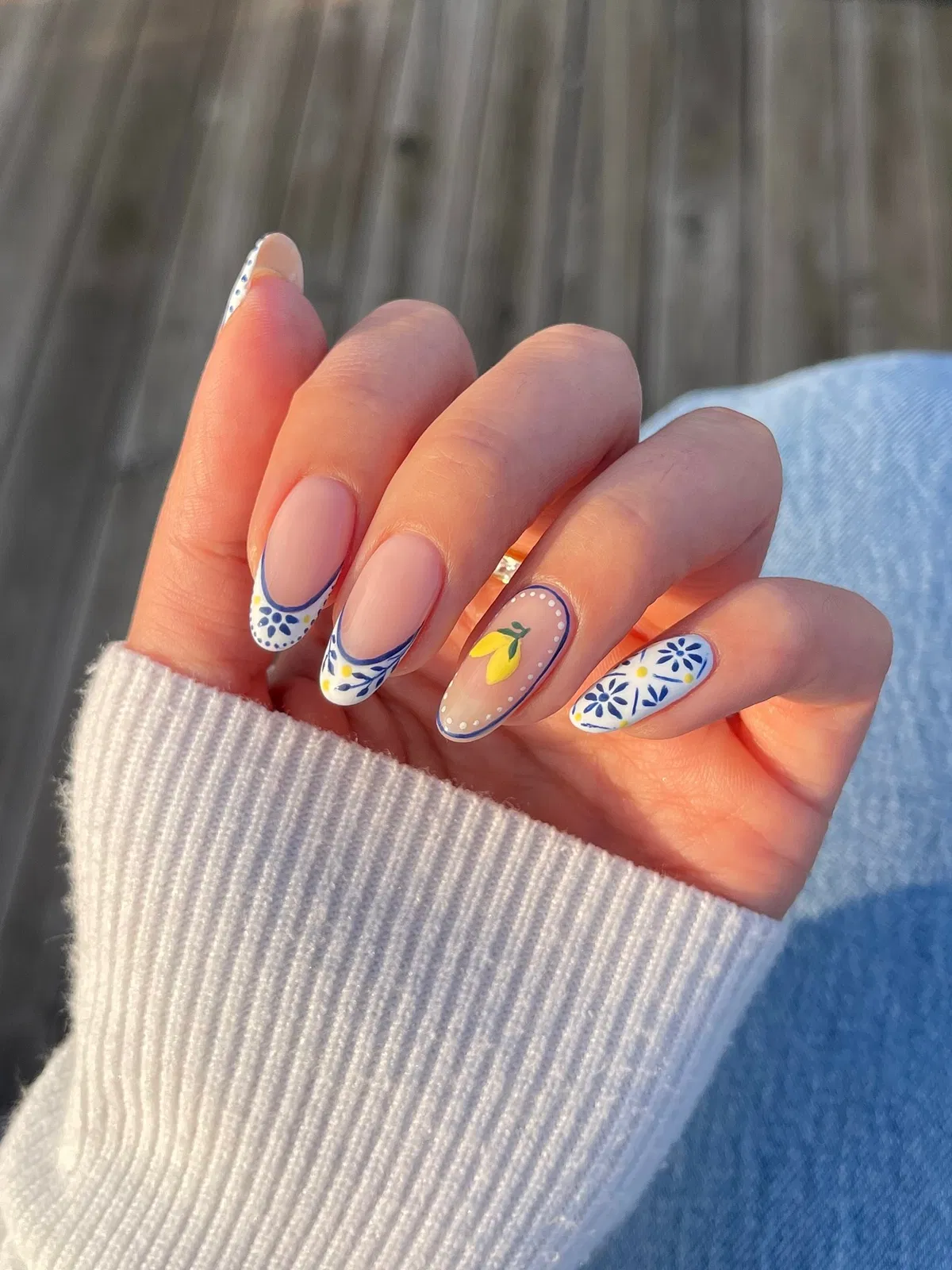 blue-summer-nails_heluviee_13.webp