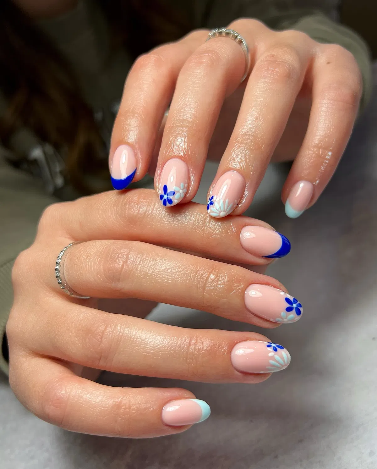 blue-summer-nails_learnahstarbuck_nailartist_11.webp