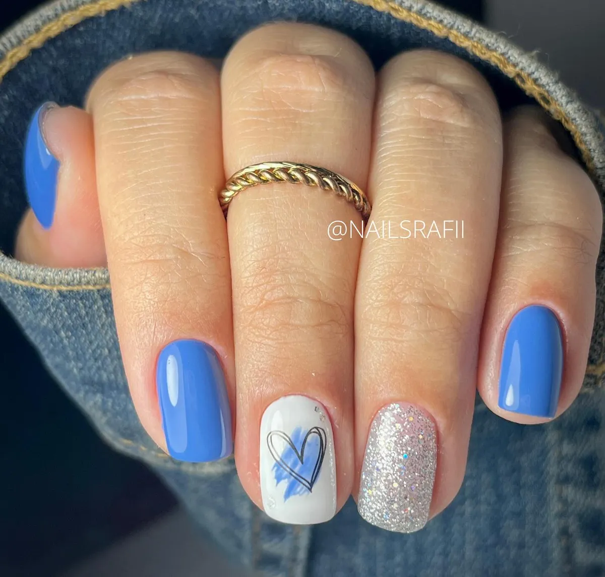 blue-summer-nails_nailsrafii_19.webp