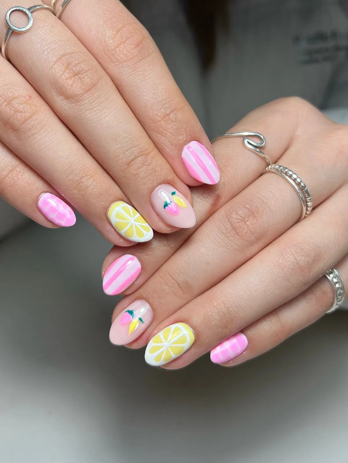 cute-summer-nails_amberameliabeauty_9.webp