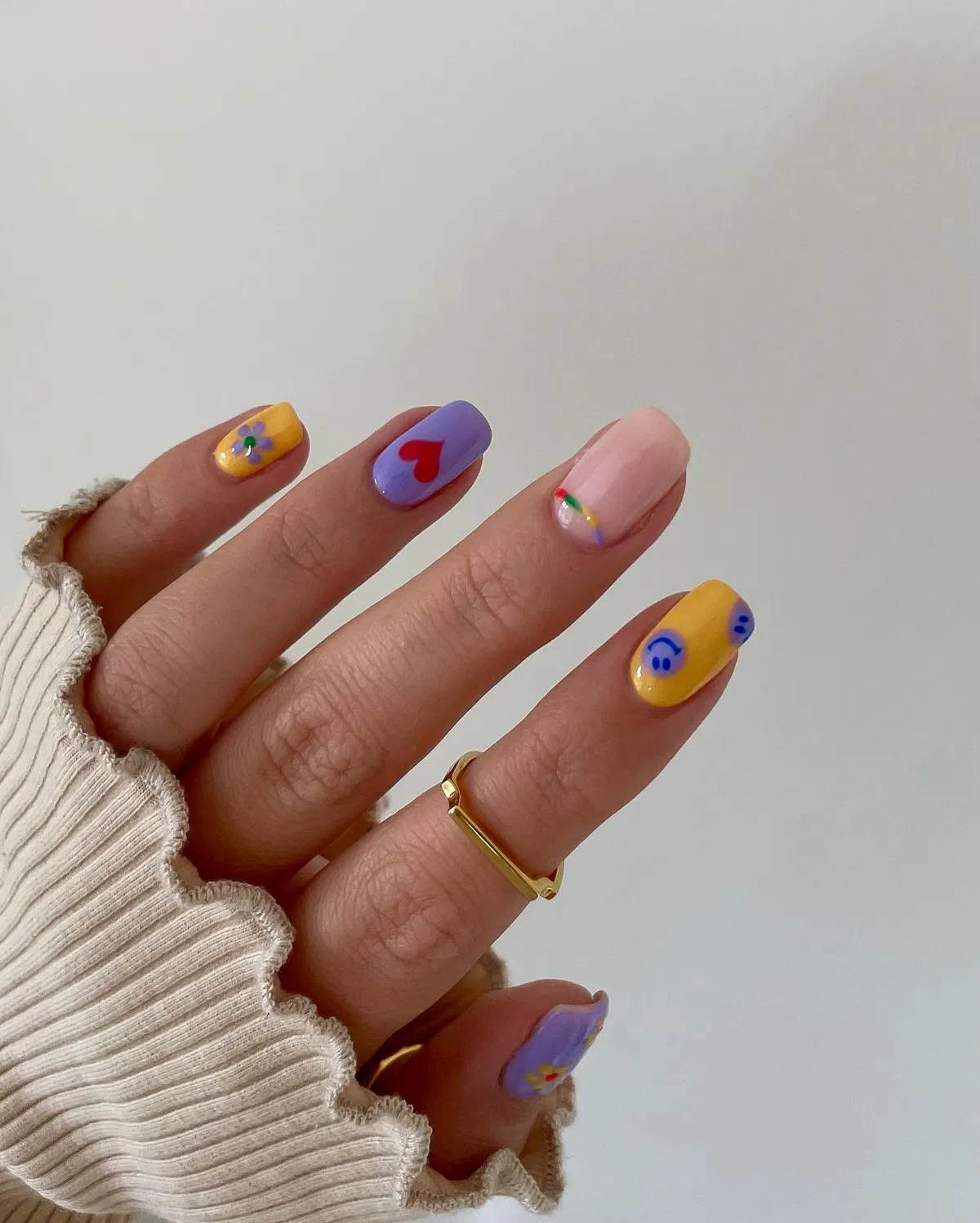 cute-summer-nails_madisoneley_15.webp