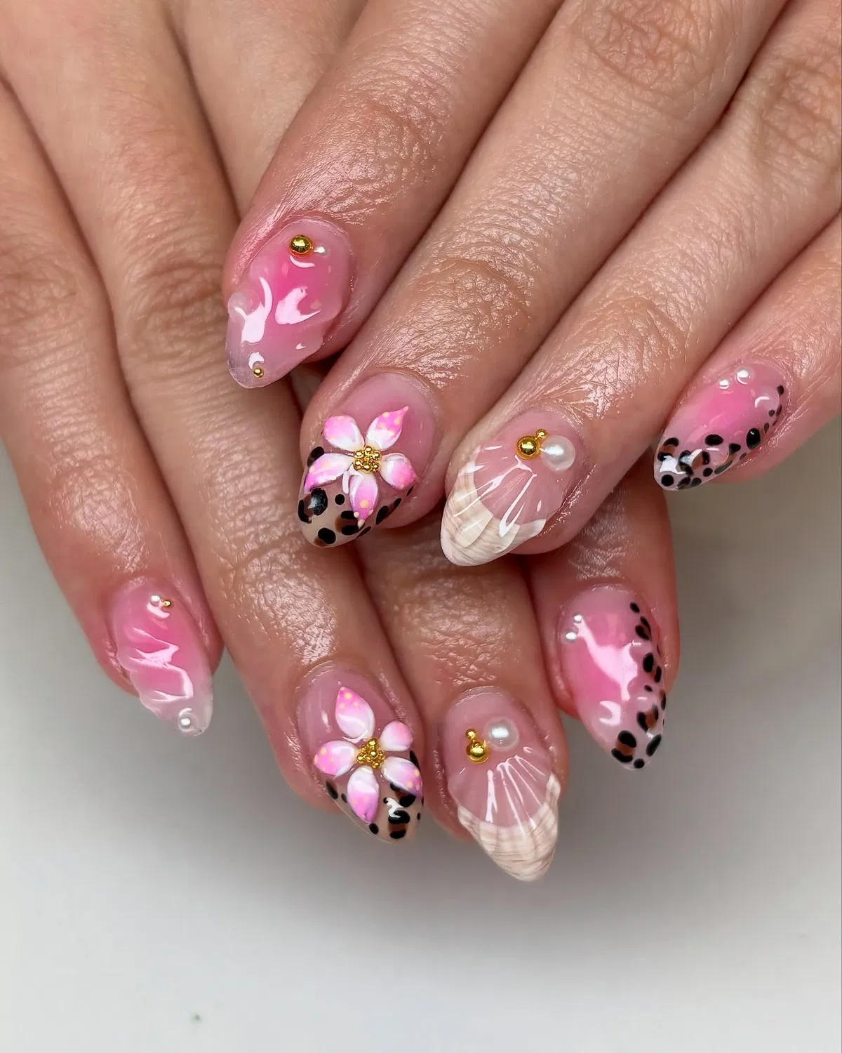 cute-summer-nails_shapedxsaphyre_18.webp