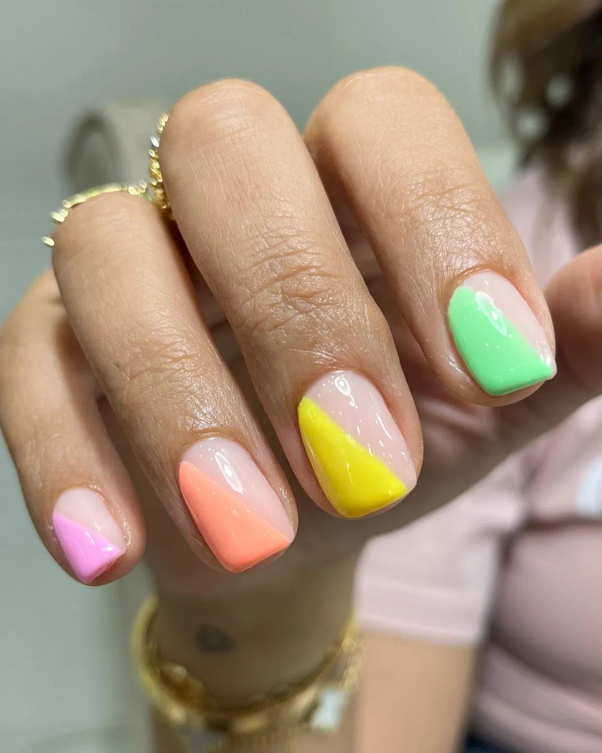 Diagonal neon color-block tips
